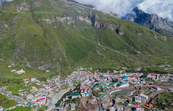 What Defines a Luxury Stay Experience Near Badrinath Temple?