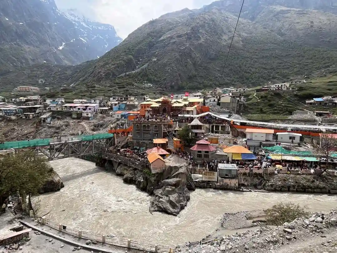 Badrinath mein sasti dharamshala ya hotel kahan rukein?