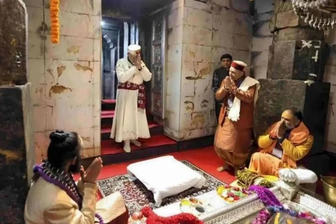 Who are the priests at Badrinath?